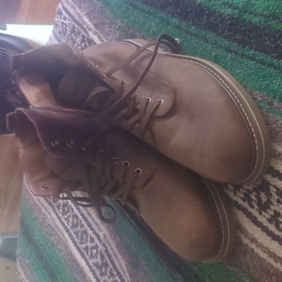 Men's Classic Brown Lace-Up Boots - Picture 1 of 3
